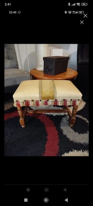 Taburete antiguo cuero y madera noble