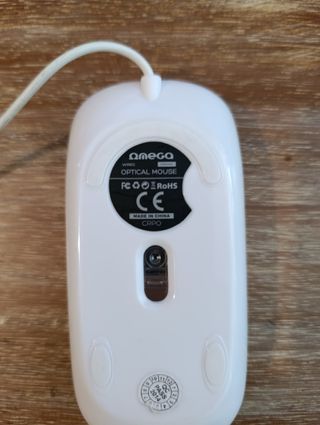 Ratón de ordenador blanco con cable USB