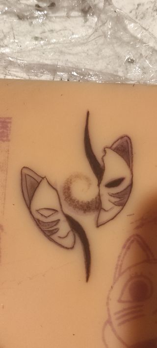 ¡TATUAJES A CAMBIO DE TECNOLOGÍA! 