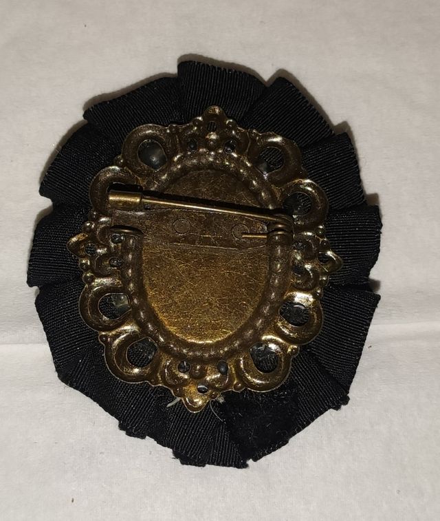 Broche Baturra Negro y Dorado