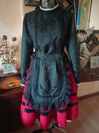 Traje Regional Negro y Rojo