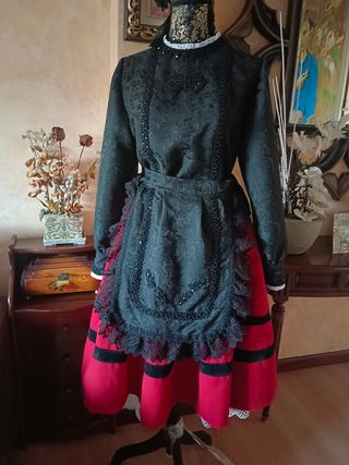 Traje Regional Negro y Rojo