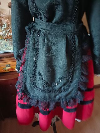 Traje Regional Negro y Rojo