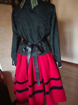 Traje Regional Negro y Rojo
