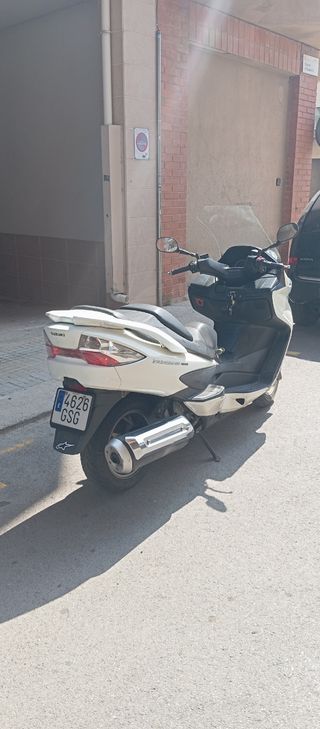 Suzuki Burgman 400