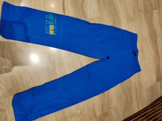 Pantaloni tuta, velluto costine, maglione, polo...