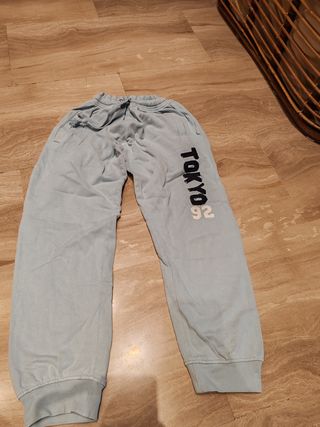 Pantaloni tuta, velluto costine, maglione, polo...