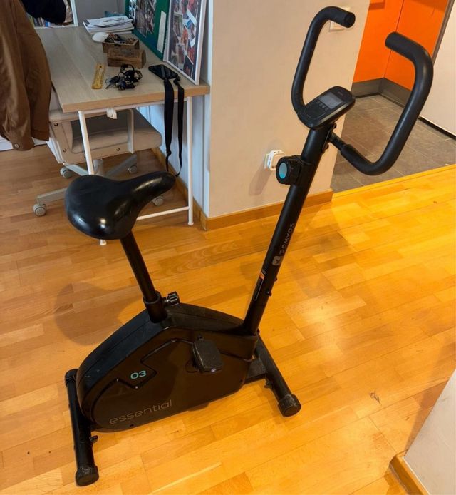 Bicicleta Estática Essential 03