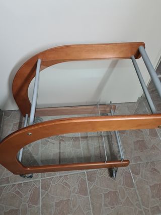 Carrello portaoggetti in legno con ruote