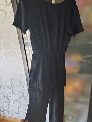 Mono negro texturizado , talla 13/14
