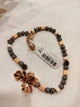 Collana Parfois con ciondolo foglia oro, nuova.