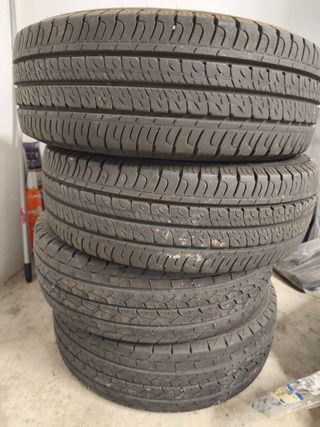 4 Neumáticos Goodyear 215/70R15C