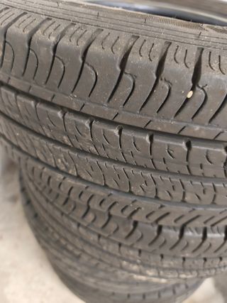 4 Neumáticos Goodyear 215/70R15C