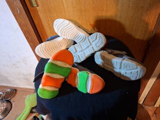 Zapatillas Skechers niño gris naranja con luces 