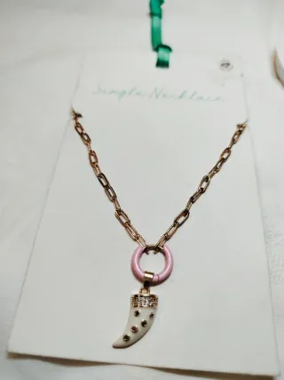 Collana Parfois con ciondolo corno smaltato, nuova