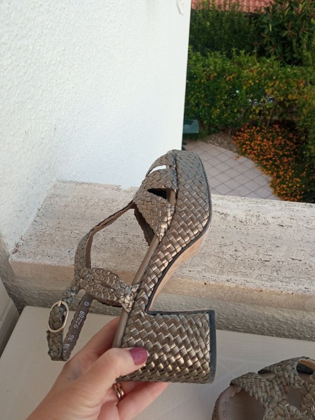 Zoccoli con tacco oro