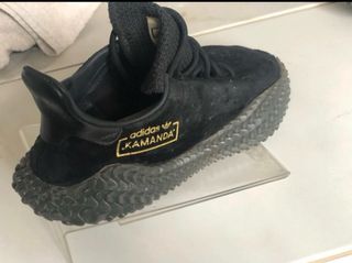 zapatillas adidas kamanda en ante negro
