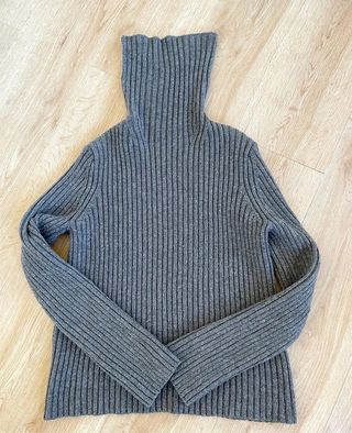 Jersey de lana gris cuello alto