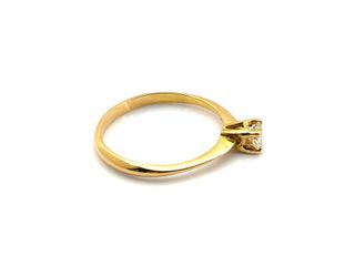 sello oro 18k con piedra con diamante