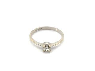 sello oro 18k con piedra con diamante