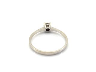sello oro 18k con piedra con diamante