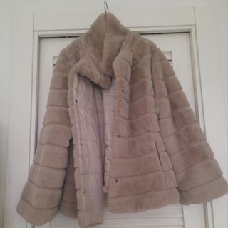 Chaquetón pelo sintético beige