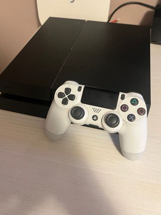 PS4 (PlayStation 4) Nera + 2 Joystick