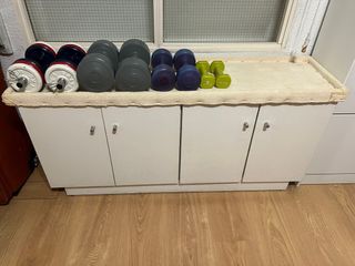 Mueble bajo para mancuernas