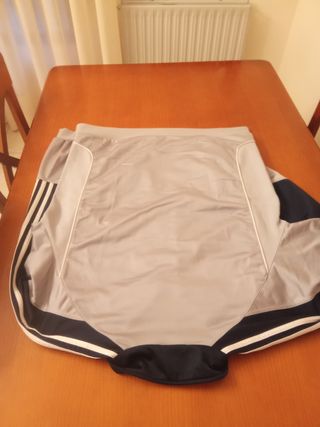 Chaqueta chándal Adidas gris y negra