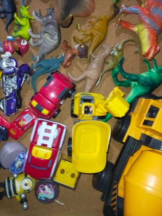 Lote Juguetes Dinosaurios y Vehículos