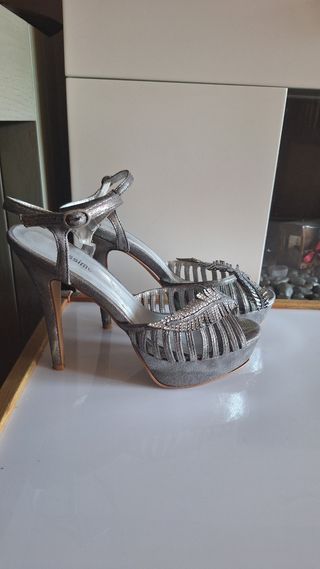 Sandalias tacón plateadas talla 38