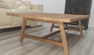Mesa de centro de madera nueva
