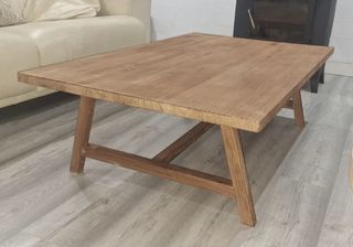 Mesa de centro de madera nueva