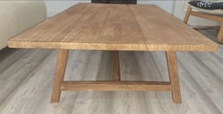 Mesa de centro de madera nueva
