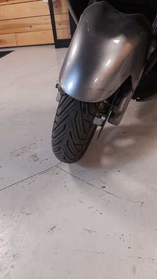 Suzuki Burgman 250 Scooter