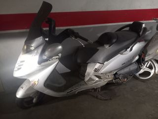 Moto Kymco Grand Dink 125cc.