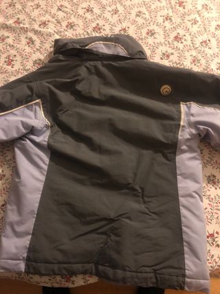 Chaqueta Quechua niña gris y morada. talla 12 años