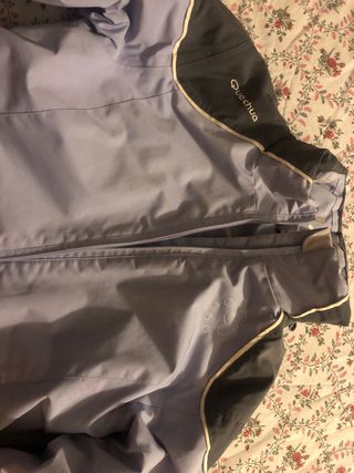 Chaqueta Quechua niña gris y morada. talla 12 años