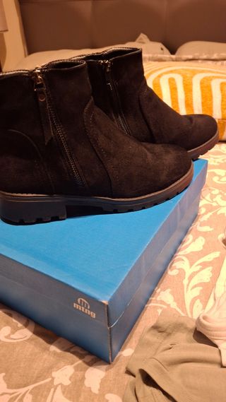 Botines Zara negros talla 38+camisetas pijama