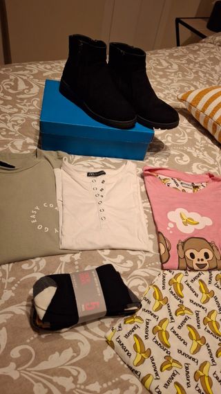Botines Zara negros talla 38+camisetas pijama