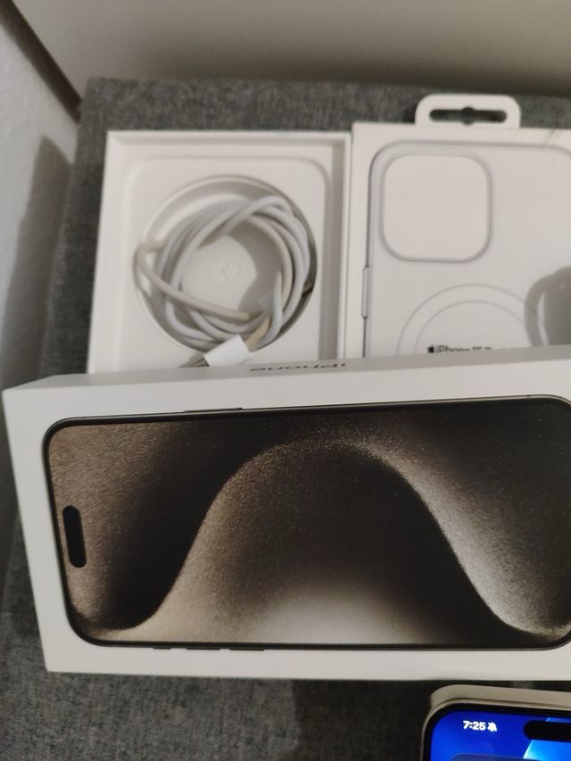 Vendo un iPhone 15 Pro Max sostitutivo Apple