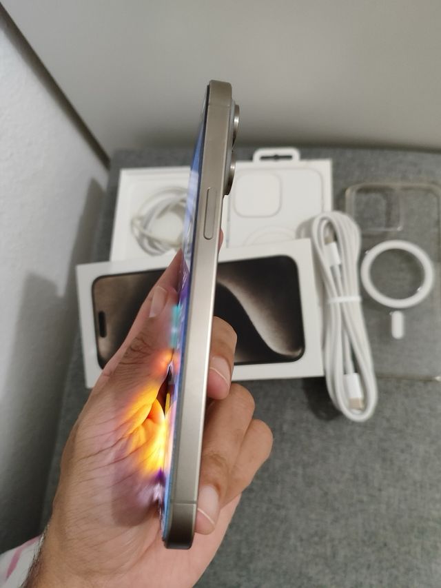 Vendo un iPhone 15 Pro Max sostitutivo Apple