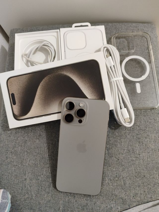 Vendo un iPhone 15 Pro Max sostitutivo Apple