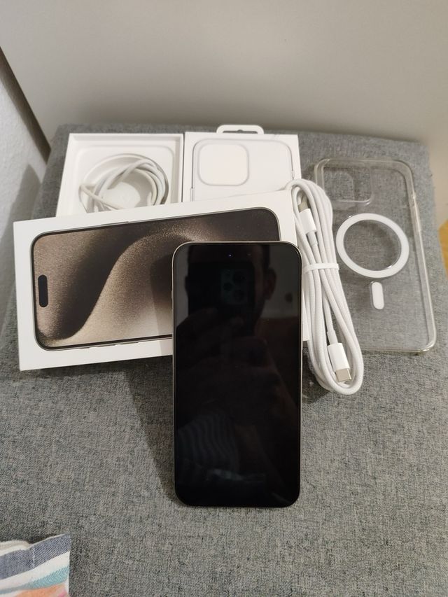 Vendo un iPhone 15 Pro Max sostitutivo Apple