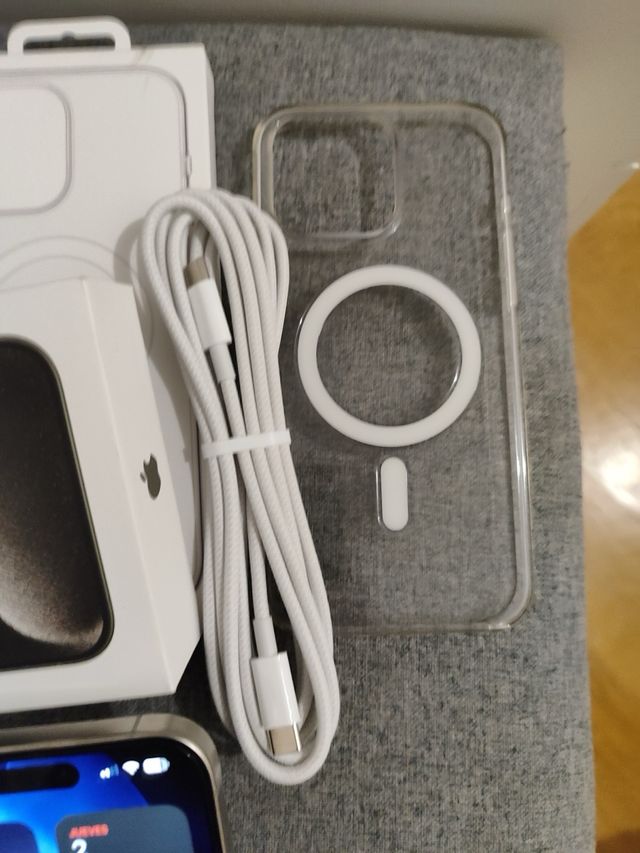 Vendo un iPhone 15 Pro Max sostitutivo Apple