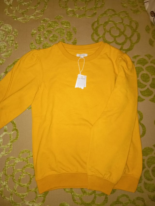 Sudadera niño amarillo/mostaza con etiqueta