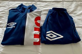 Chándal Umbro Azul y Blanco
Talla M 