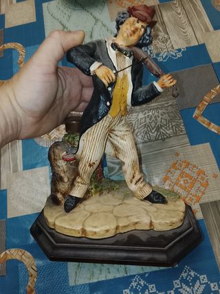 Figura antigua músico violinista