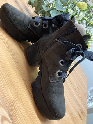 Botines grises de piel 