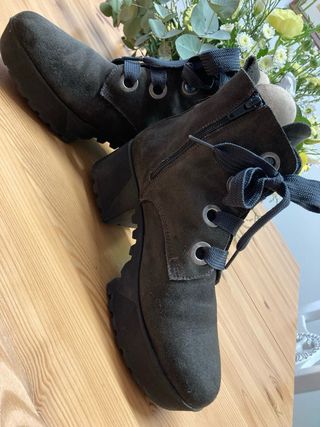Botines grises de piel 